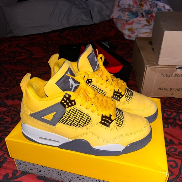 Selling some shoes !! Steals !! main image 4